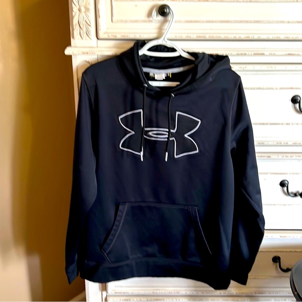 Under Armour black storm hoodie Small/P loose